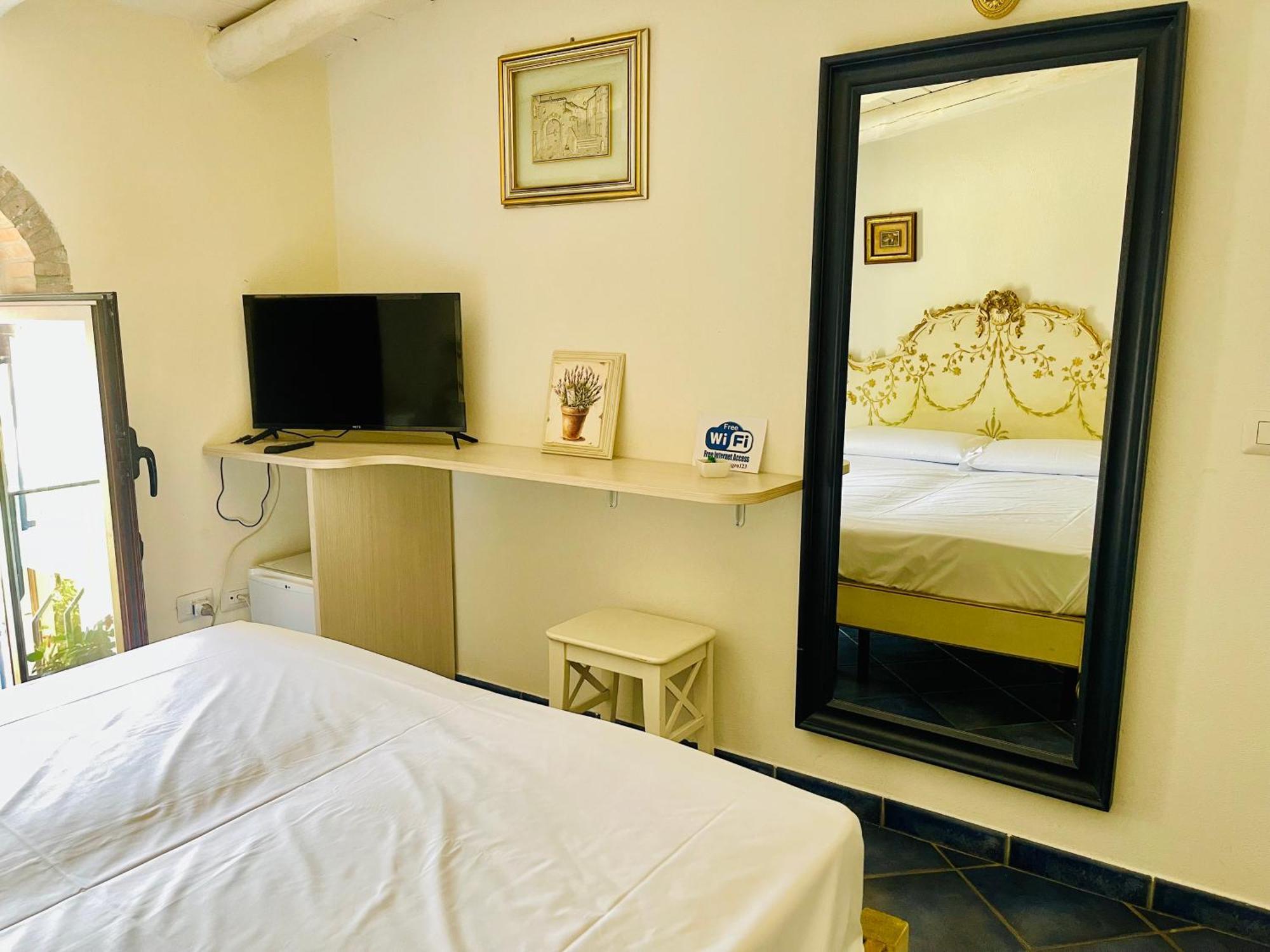 Bed and Breakfast Borgo Camicia In Барчеллона-Поццо-ди-Готто Номер фото