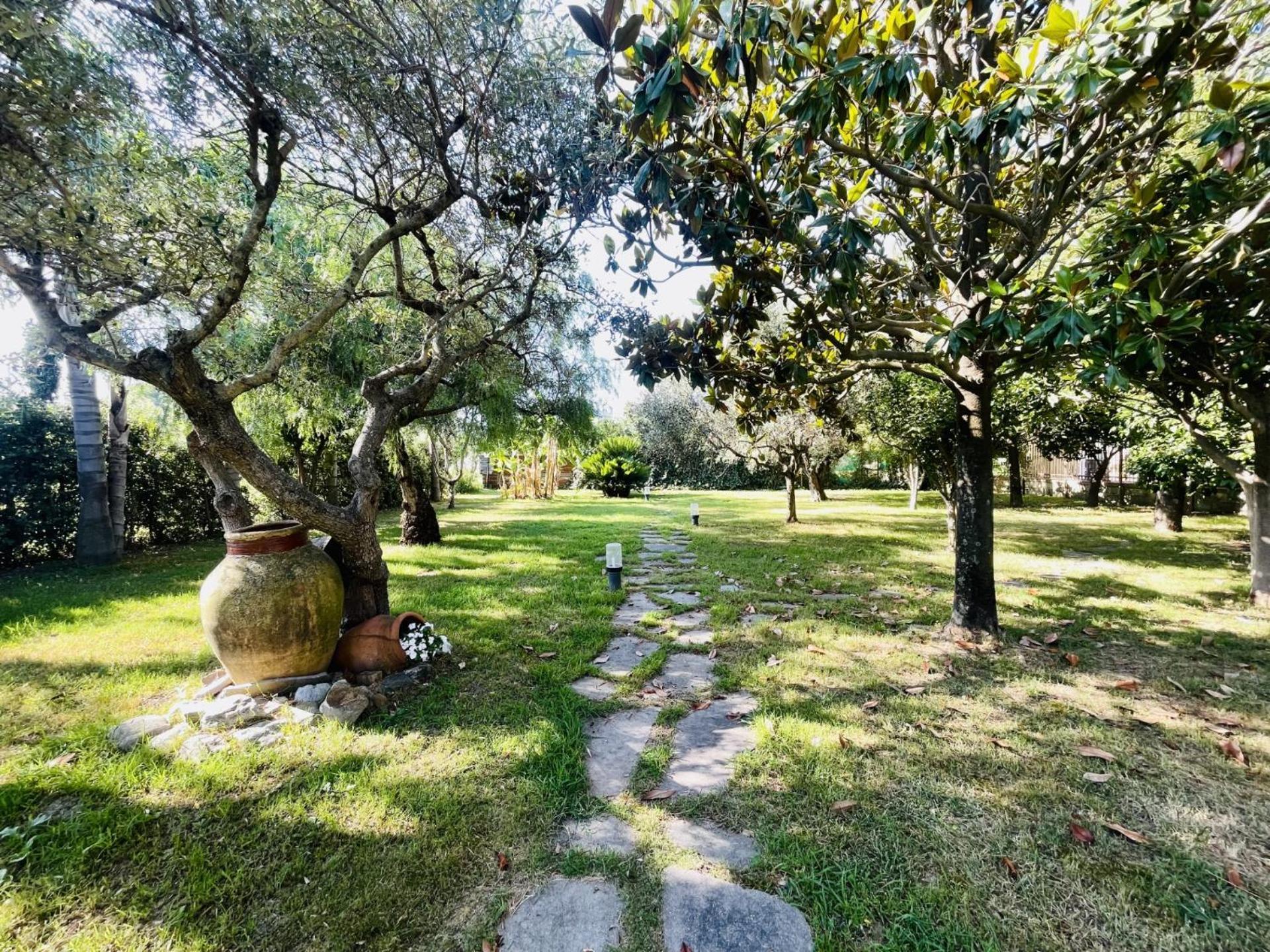 Bed and Breakfast Borgo Camicia In Барчеллона-Поццо-ди-Готто Экстерьер фото